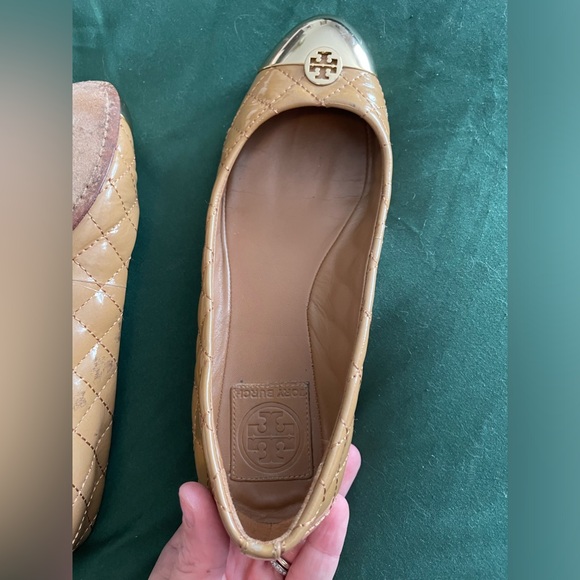 Tory Burch Ballet Flats, Leather with gold toes. - Picture 4 of 4